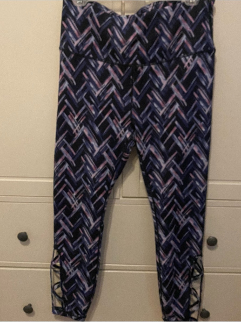 GAIAM Geometric Print Active Leggings with Lattice Hem Sz L